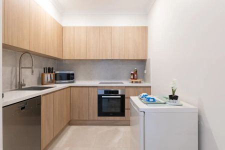 “Fully Furnished Studio in the Heart of South Brisbane” - Photo 3