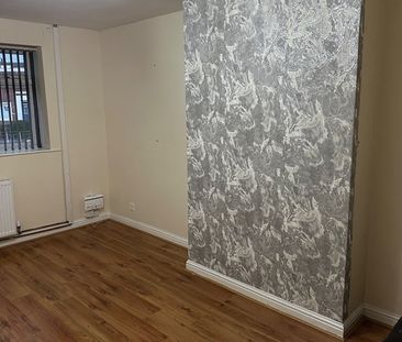 2 Bed Flat, Lupton Avenue, LS9 - Photo 1