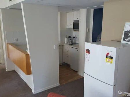“Fully Furnished Central CBD Apartment” - Photo 2