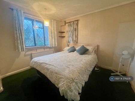 3 bedroom detached house to rent - Photo 3