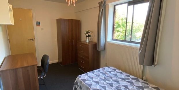 Room in a Shared Flat, Burrow Road East Dulwich, SE22 - Photo 1