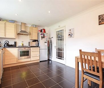 Well presented 2 bedroom property to rent in Duxford with excellent... - Photo 5