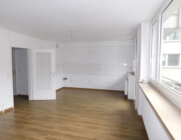 Zentraler geht's kaum: Frisch gestrichenes 1-Raum-Appartement - Photo 1