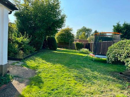 West Street, Epsom, KT18 - Photo 2