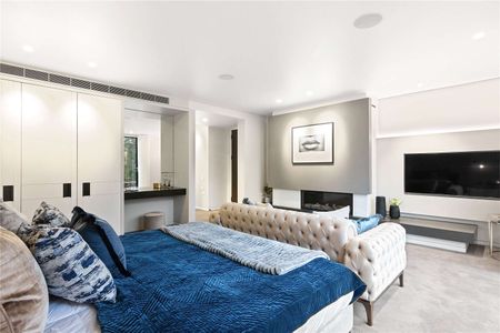 A sensational, recently completed contemporary house. - Photo 5