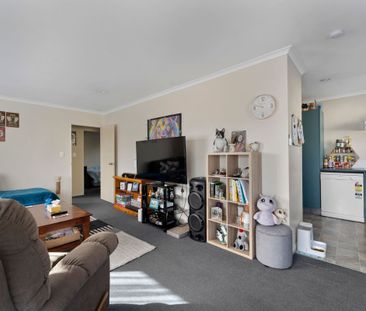 Charming 2-Bedroom - Photo 1