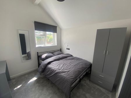 1 bedroom in a house share to rent - Photo 2