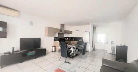 Location Appartement 3 pièces 63m² NICE 06300 - Photo 4