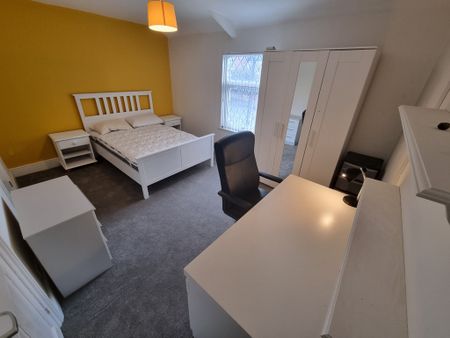 4 Bed Student Accommodation - Photo 2