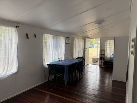 Charming 2-Bedroom Home - Photo 2