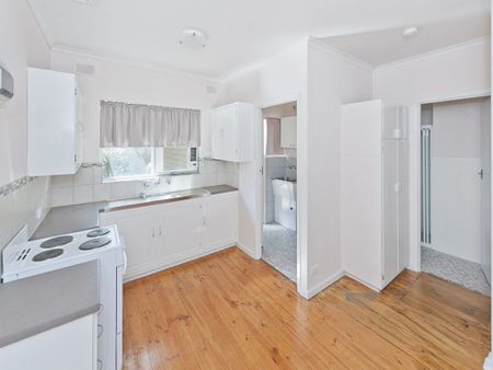 Spacious Unit in Great Location&period; - Photo 3