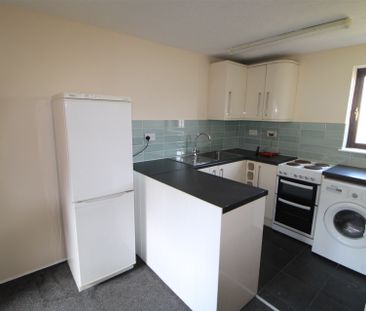 Chinook, Highwoods, Colchester - Photo 1