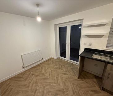 2 bedroom semi-detached house to rent - Photo 5