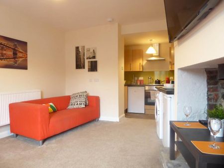 3 bedroom terraced house to rent - Photo 2