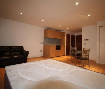 Studio to rent - Photo 1