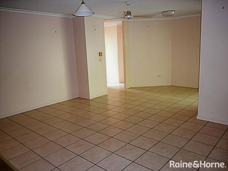 LOW SET FULLY FENCED FAMILY BRICK HOME - Photo 2