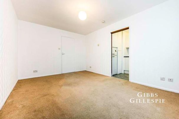 Oakcroft Close, Pinner, Middlesex, HA5 - Photo 1