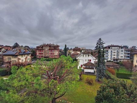 Bel appartement de 3 pièces au 2ème étage proche de toutes les commodités - Photo 2