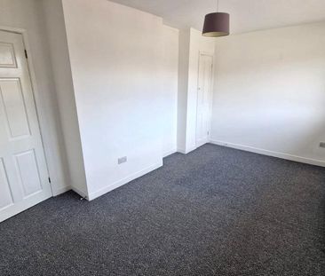 2 bedroom semi-detached house to rent - Photo 4