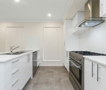 Family Home in White Rock - Walk to Nature! - Photo 6