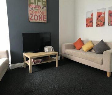 4 bedroom private hall to rent - Photo 1