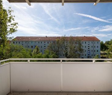 2 - (T) Raumwohnung mit großer Küche - Foto 4