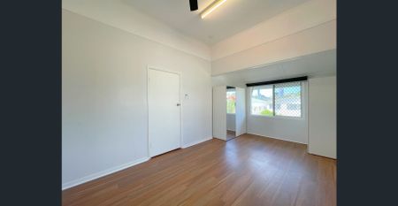 Charming, Breezy Home with City Glimpses! - Photo 4