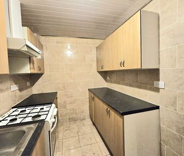 3 Bed Terraced House, Warren Road, LU1 - Photo 1