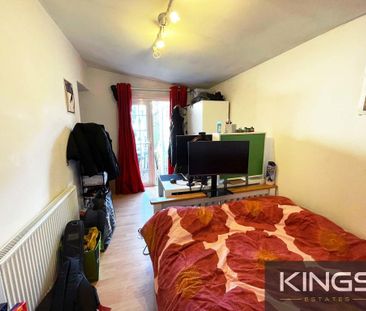 6 bedroom semi-detached house to rent - Photo 4