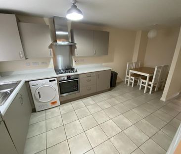 3 bedroom terraced house to rent - Photo 3