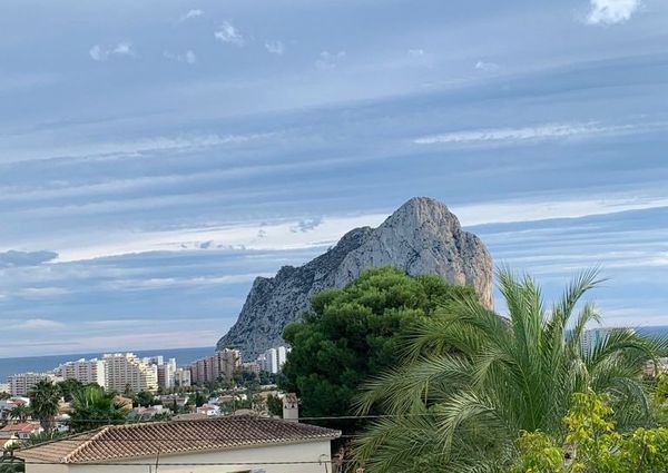 Villa for rent with 3 bedrooms and pool in Calpe for the winter season.