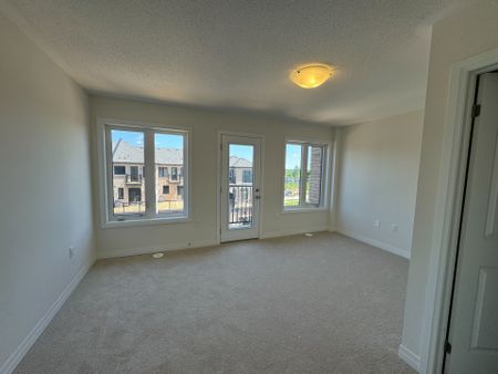 For Lease - 5 Cherry Hill Lane, Barrie, Ontario - Photo 3