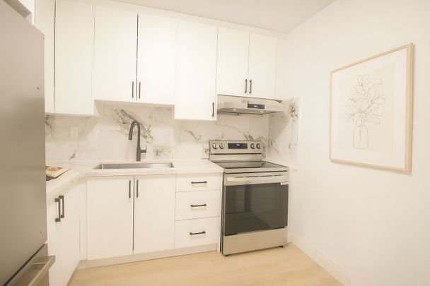 For Lease - 1026 Queen Street Unit# Upper, Toronto, Ontario - Photo 1