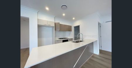 Spacious And Modern 4 Bedroom Home Available For Lease Now! - Photo 4