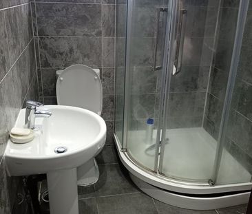 Room in a Shared House, Heald Place, M14 - Photo 2