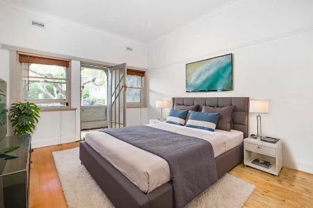 Charming Art Deco Ground Floor Apartment in Prime Elwood Location - Photo 2