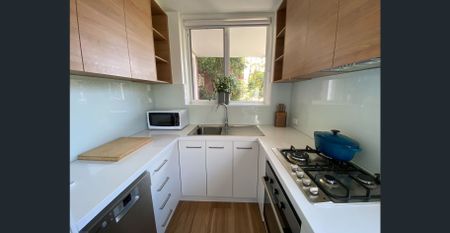 Renovated 3 Bedroom Apartment in Prized Location - Photo 5