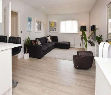 Royal Court, Wd, Bushey, WD23 - Photo 2