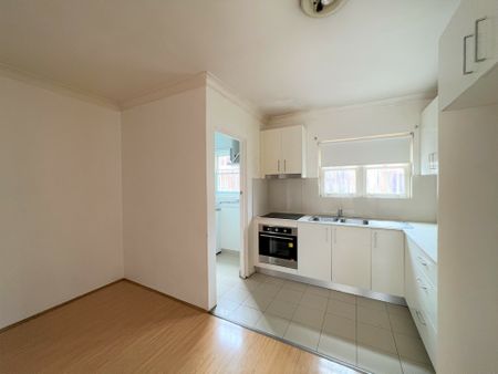 Two Bedroom Ground Floor Unit - Photo 4