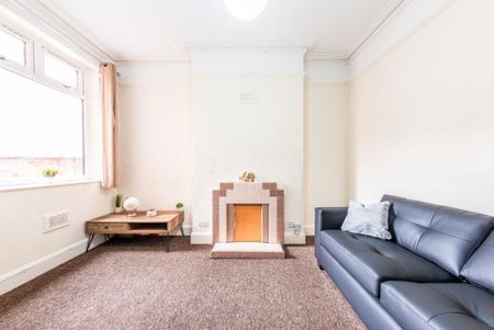 6 bedroom terraced house to rent - Photo 2