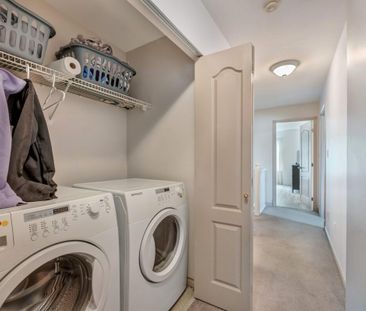 Bright & Spacious Townhome - Photo 1