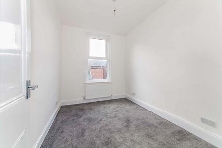3 bedroom flat to rent - Photo 3
