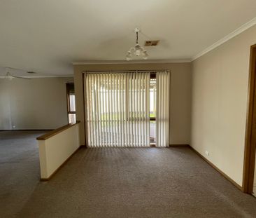 FAMILY HOME IN AN AMAZING LOCATION - Photo 3