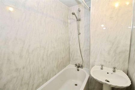 Pontypool Walk, Romford, RM3 - Photo 5