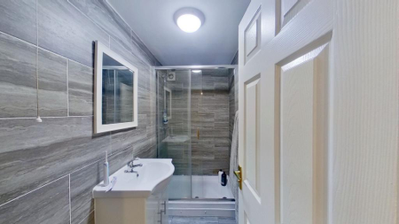 2 bedroom ground floor flat to rent - Photo 2