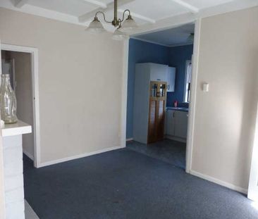 Very tidy home in the heart of Hamilton East. - Photo 6