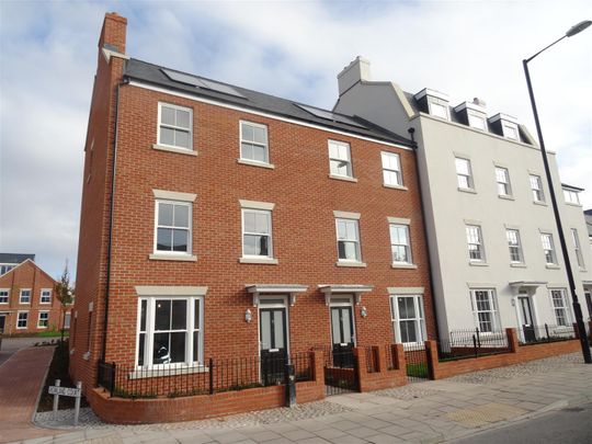 34 Rowland Court, Shrewsbury, SY2 6BW - Photo 1
