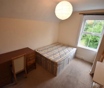 4 bedroom semi-detached house to rent - Photo 2