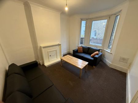 4 bedroom terraced house to rent - Photo 2