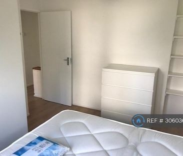 4 bedroom flat to rent - Photo 3